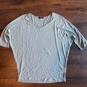 Laila Jayde Light Gray Short Sleeve Top